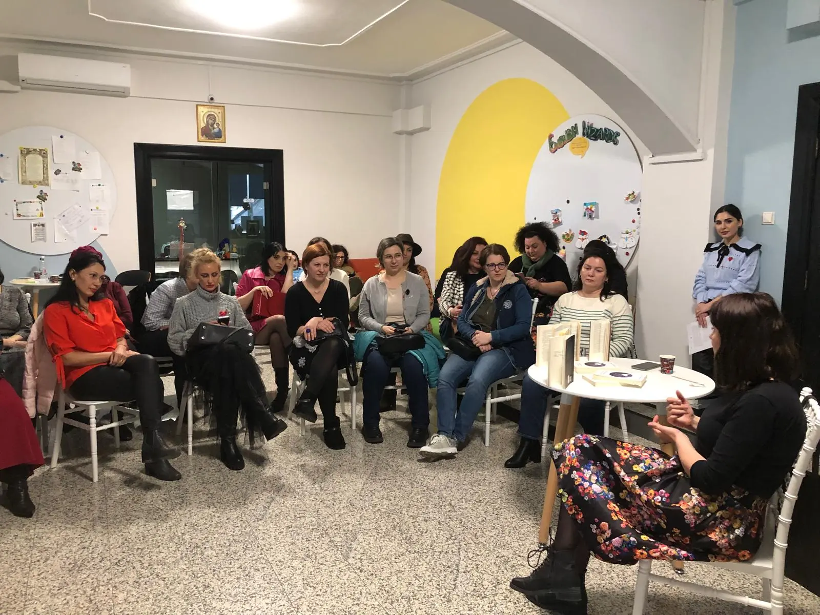 ARC-FAMILY-CAFE-Comunicarea părinte-copil-abordari-diferite-efecte-asupra-dezvoltarii-copilului
