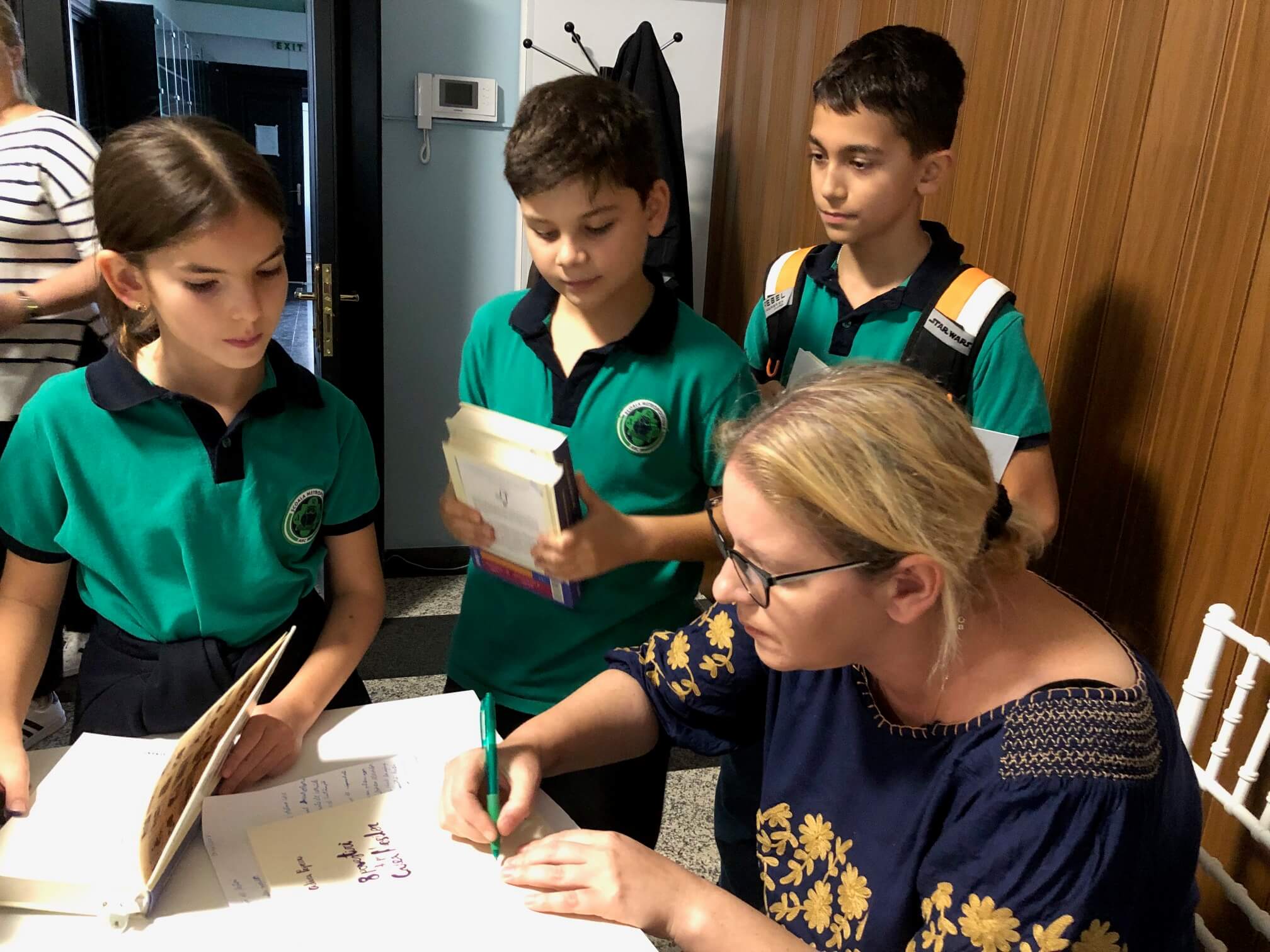 romanian-business-foundation-eveniment-ziua-profesorului-2023-scriitoare-adina-popescu